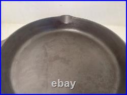 Vintage Unmarked Lodge No 14 Cast Iron Skillet 3 Notch WithHeat Ring US