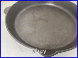 Vintage Unmarked Lodge No 14 Cast Iron Skillet 3 Notch WithHeat Ring US