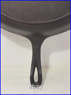 Vintage Unmarked Lodge No 14 Cast Iron Skillet 3 Notch WithHeat Ring US