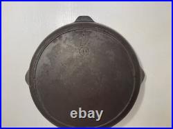 Vintage Unmarked Lodge No 14 Cast Iron Skillet 3 Notch WithHeat Ring US