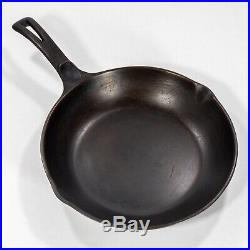 https://cast-iron-cookware.net/image/Vintage-WAGNER-WARE-Stylized-1386-Cast-Iron-CHEF-SKILLET-9-FULLY-RESTORED-09-spgm.jpg