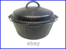 Vintage Wagner Ware 1268B Cast Iron #8 Dutch Oven with Hammered Lid Roaster