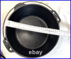 Vintage Wagner Ware 1268B Cast Iron #8 Dutch Oven with Hammered Lid Roaster