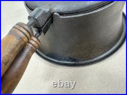 Vintage Wagner Ware Sidney No 8 Cast Iron Waffle Maker With High Base 1910 READ