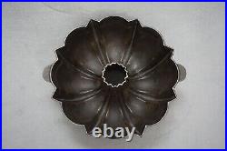 ++ Vintage/antique Cast Iron 10' Bundt Cake Pan With Small Tab Handles ++