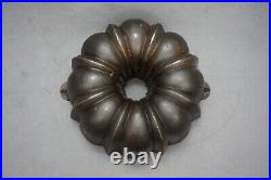 ++ Vintage/antique Cast Iron 10' Bundt Cake Pan With Small Tab Handles ++