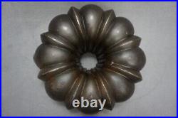 ++ Vintage/antique Cast Iron 10' Bundt Cake Pan With Small Tab Handles ++