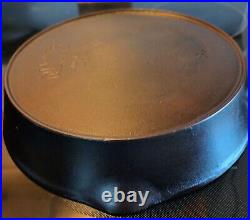 Wagner #8 Extremely Rare Cast Iron Skillet Sits Flat. + Free Gift