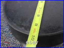 Wagner #9 cast iron skillet pan antique vintage 9B with arch arc logo & heat ring