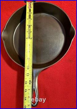 Wagner Sidney Cast Iron Size 8 Skillet Sits Flat