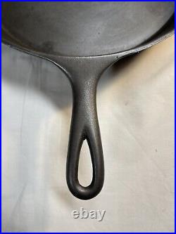 Wagner Straight Logo #11 Cast Iron Skillet with Heat Ring Sidney Ghost Mark