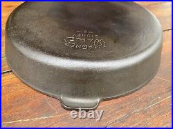 Wagner Ware Cast Iron #12 Stylized Logo Skillet