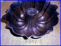 Wagner Ware Cast Iron Bundt Cake Pan