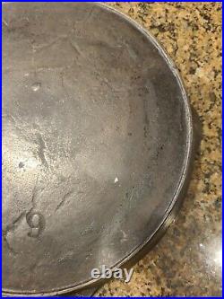 Wapak Cast Iron Skillet #9, Early Arc Logo with Heat Ring
